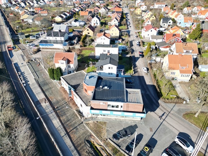 Kontorsfastighet och bostadsfastighet med mycket bra skyltläge till salu på centrala Hisingen